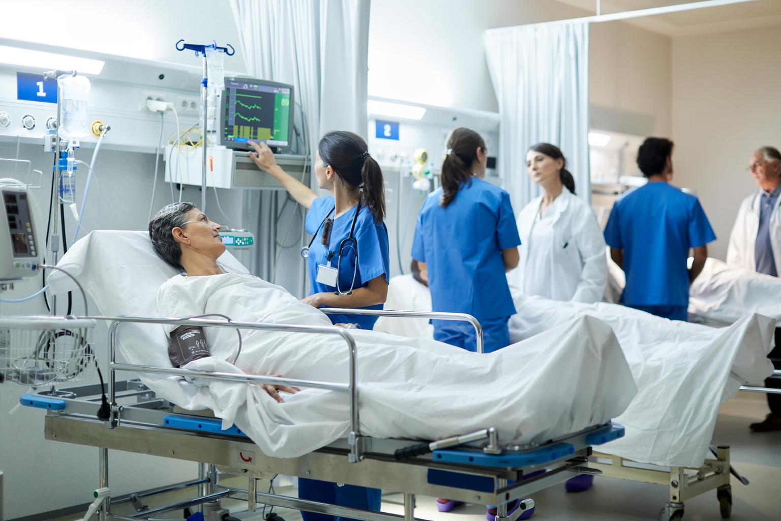 Emergency physicians in hospital recording with Philips SpeechMike Ambient